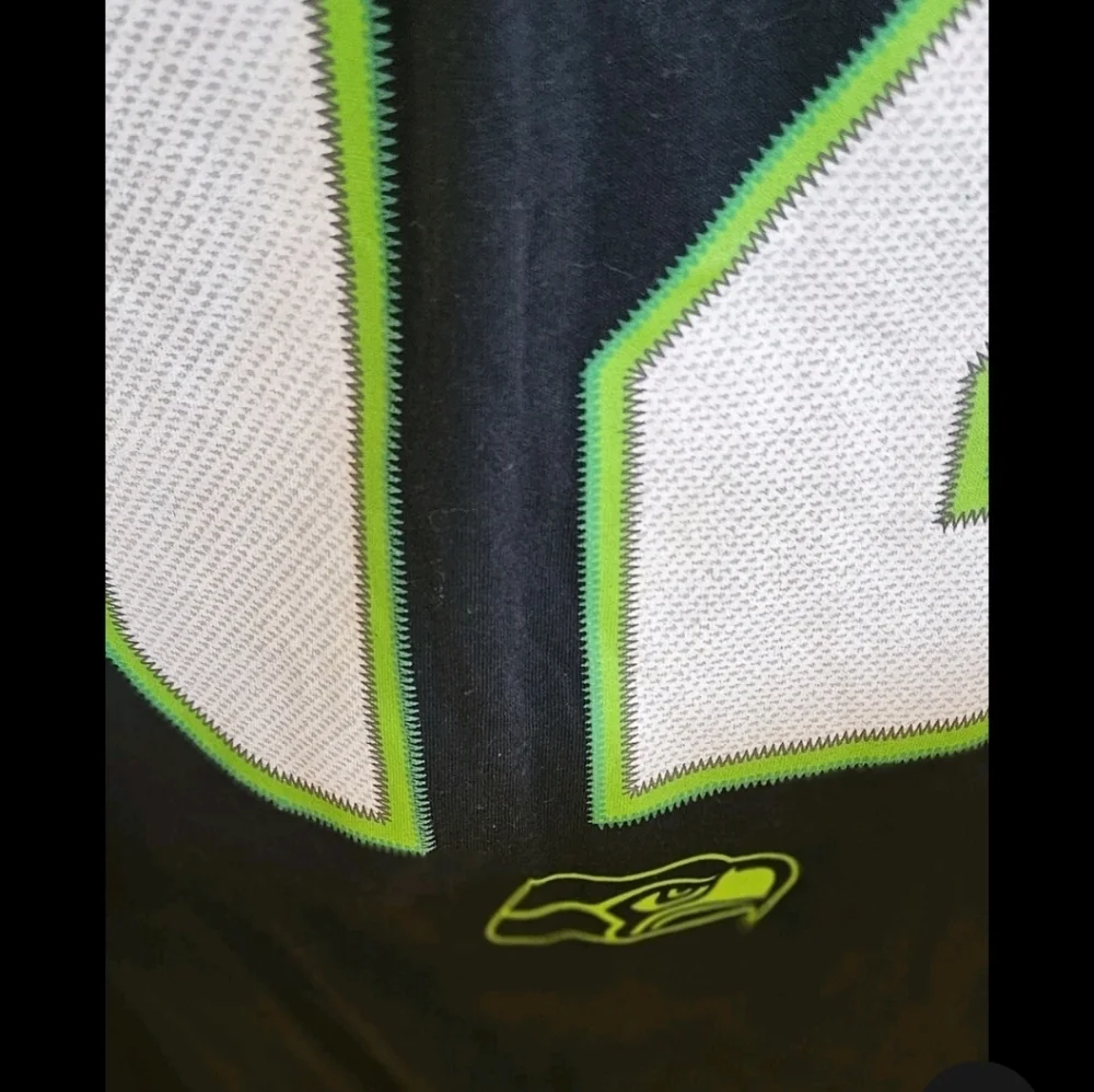 NEW NFL Seattle Seahawks Adult L Ring Spun Short Sleeve T-shirt Navy Blue 12 Fan - Picture 6 of 6